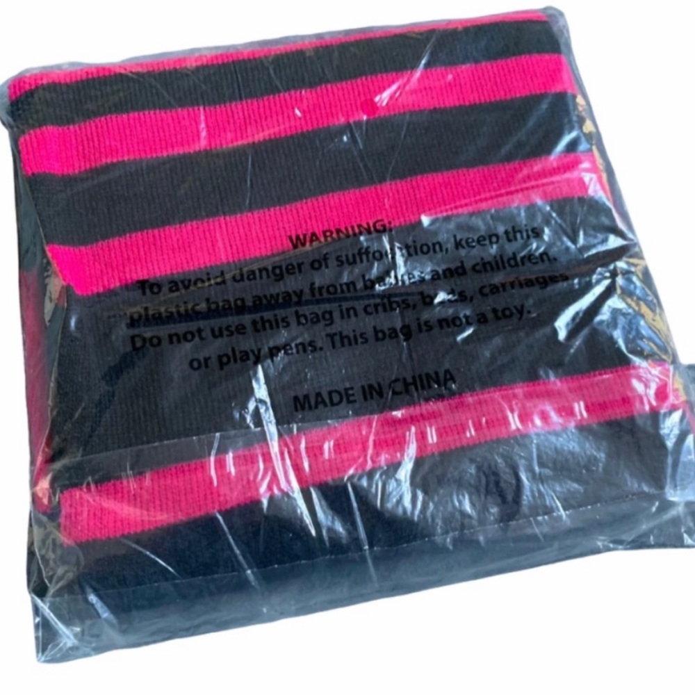 Black & Magenta T-Mobile Tuesday’s Scarf New In Bag - Picture 6 of 16